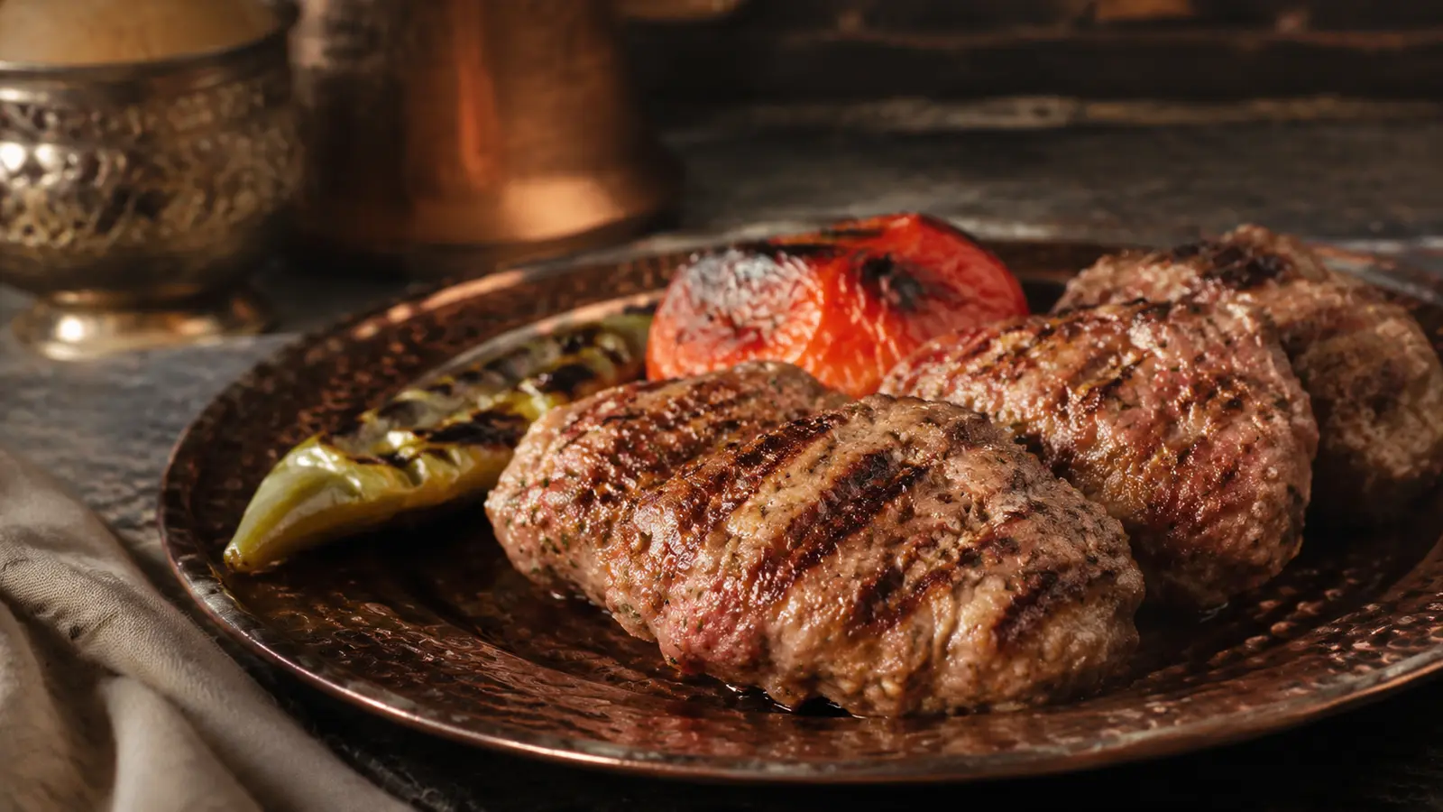 Izgara Köfte mit Grillgemüse